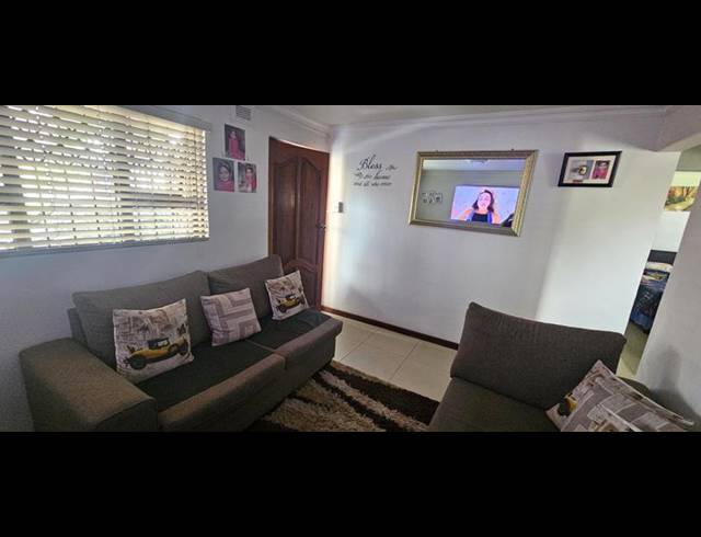 2 BEDROOM HOUSE FOR SALE IN WOODLANDS